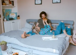 10 signs that a man likes you