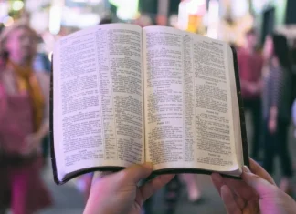 25 phrases and biblical quotes of love, short, for young people and more