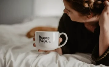 60 good morning phrases (pretty and funny)