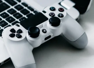 How to connect the PS4 controller to the PC easily