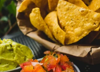 How to make homemade guacamole in 4 easy steps