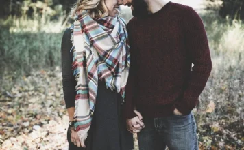 Discover the best 40 love phrases in English but translated into Spanish