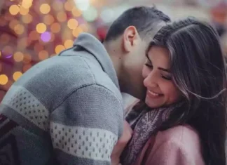 ⇨ Gestures a Man makes when he likes you – PROVEN