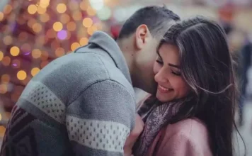 ⇨ Gestures a Man makes when he likes you – PROVEN