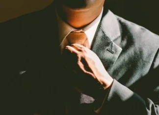 How to tie an easy and elegant tie knot