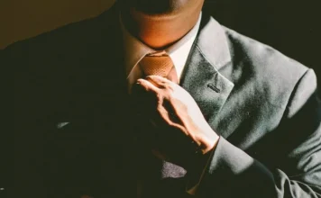 How to tie an easy and elegant tie knot
