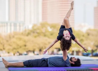 The 10 best couple yoga poses (easy and difficult)