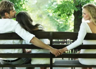 The 8 signs of infidelity that can give away your partner