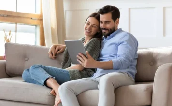 The 15 best Series to watch as a Couple (for all tastes)