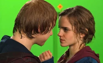 15 VIPs who just didn’t want to kiss
