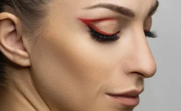 Colored eyeliner: the trend of the summer