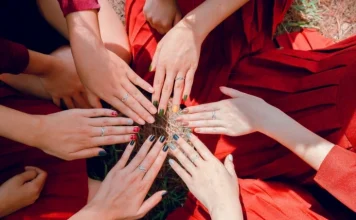 Decorated nails: trends and hottest colors