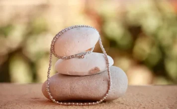 History of the women’s necklace and how to choose the gold one
