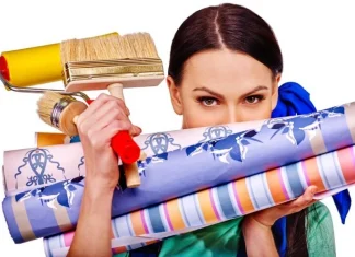 How to decorate the entrance to your home with designer wallpapers