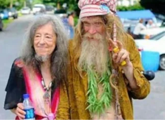 Love is blind: 15 lovers made for each other