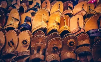 Sandals: history and hottest models