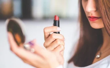 The perfect lipstick: 4 secrets for a star smile