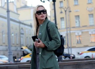 The trench coat: combination and history