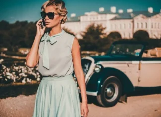 Vintage and trendy: timeless clothing and accessories recovery