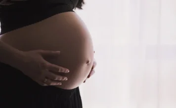 What are the VIPs who became mothers at 50 and over